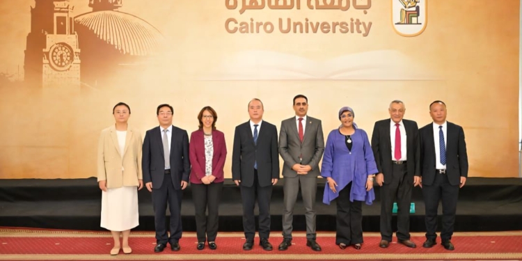وفد من جامعة نورث إيست الصينية يزور جامعة القاهرة لتوسيع التعاون بينهما