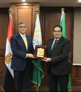 محافظ الجيزة ورئيس الجامعة 