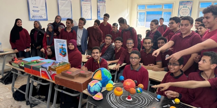 طلاب معهد الكوزن المصري الياباني يبدعون في تنفيذ مجسمات جيولوجية تطبيقًا للعلوم الأساسية