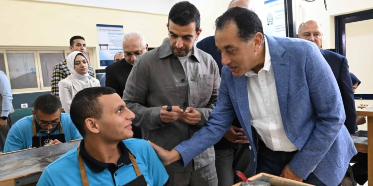 مدبولي يعلنها من مدرسة إيجيبت جولد: لا مستقبل بلا تعليم فني قوي