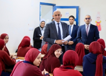 "عبداللطيف" يحاور طلاب الأول الثانوي حول تجاربهم في دراسة مادة البرمجة والذكاء الاصطناعي عبر منصة "كيريو"