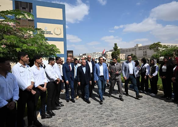 “مدبولي” يتفقد مدرسة "إيجيبت جولد" للتكنولوجيا ويؤكد: مستعدون لتقديم الدعم المطلوب