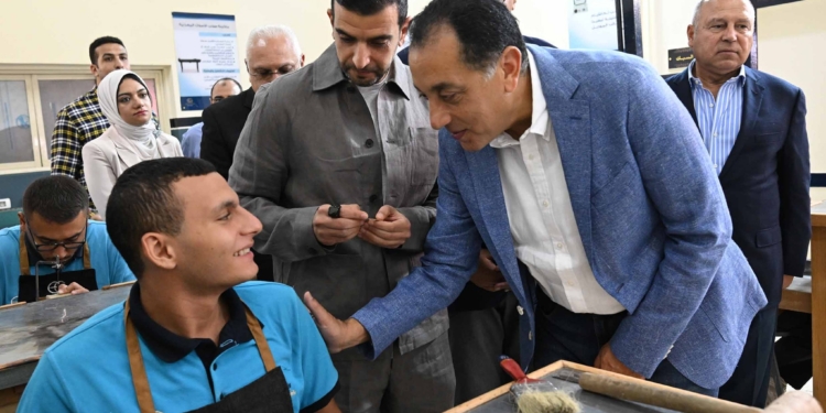 “مدبولي” يتفقد مدرسة "إيجيبت جولد" للتكنولوجيا ويؤكد: مستعدون لتقديم الدعم المطلوب