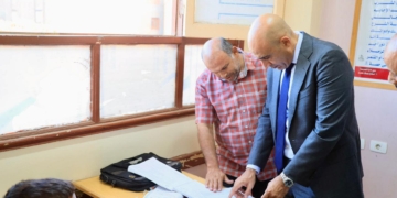 حافز الألف جنيه للمعلمين.. التعليم تكشف الشروط الكاملة للصرف