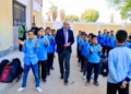 “عبداللطيف” يفاجئ مدارس أسيوط بزيارته..  حضر الطابور وتابع مستوى الطلاب بالقراءة والإملاء