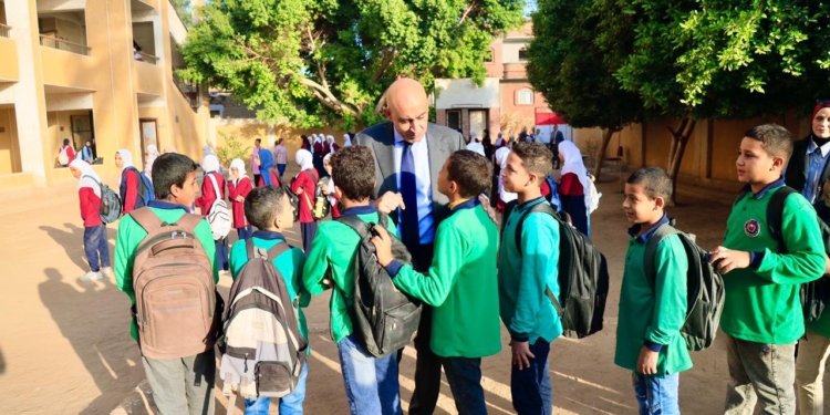 "عبداللطيف" خلال تفقده مدارس سوهاج: سيتم تعميم دراسة مادة البرمجة على جميع الصفوف والمراحل