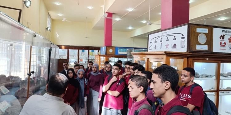 تفاصيل زيارة طلاب معهد الكوزن الياباني لـ المتحف الجيولوجي المصري