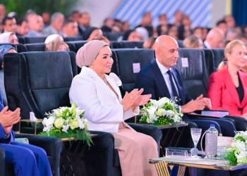 انتصار السيسي تشارك بحفل تكريم أوائل الدبلومات الفنية وتؤكد: مصدر فخرنا