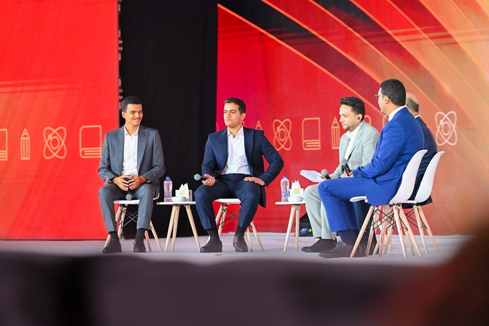 انتصار السيسي تشارك بحفل تكريم أوائل الدبلومات الفنية وتؤكد: مصدر فخرنا