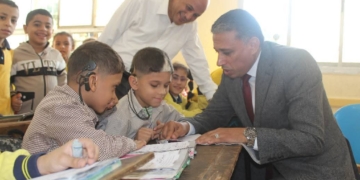 وكيل «التعليم» بالجيزة يتفقد مدارس العياط والبدرشين ويوجه بالاهتمام بنظافة الفصول