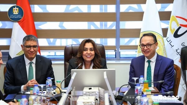 وزيرة التنمية المحلية تبحث مع رئيس مجلس أمناء GUC التعاون في مجال التطوير الحضري للجيزة