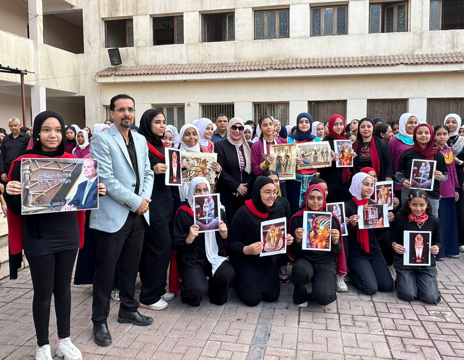 شاهد.. احتفاء المدارس بافتتاح المتحف المصري الكبير «صور»