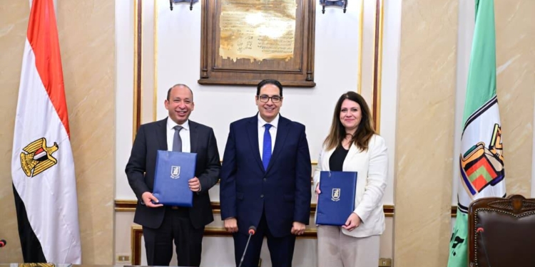 جامعة القاهرة: توقيع بروتوكول تعاون بين المنيل التخصصي والأسنان الجامعي