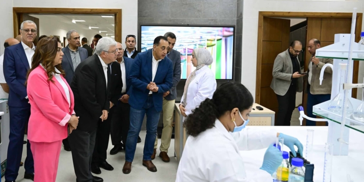 رئيس الوزراء يتفقد جامعة السويس الأهلية ويؤكد هدفنا تخريج طلاب أكفاء