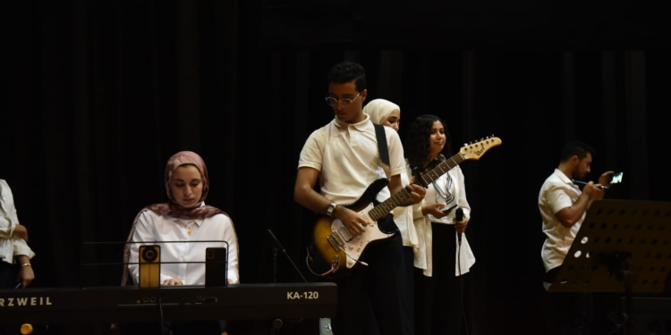 قصر العيني يحتفل بنصر أكتوبر بالألحان الوطنية وذكريات المجد