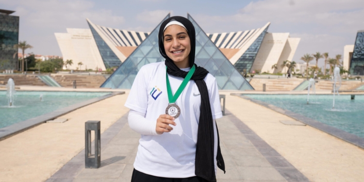 جامعة مصر للمعلوماتية تهنئ يوسف شامل بذهبية كاس مصر للمبارزة ودانة محمد بالبرونزية