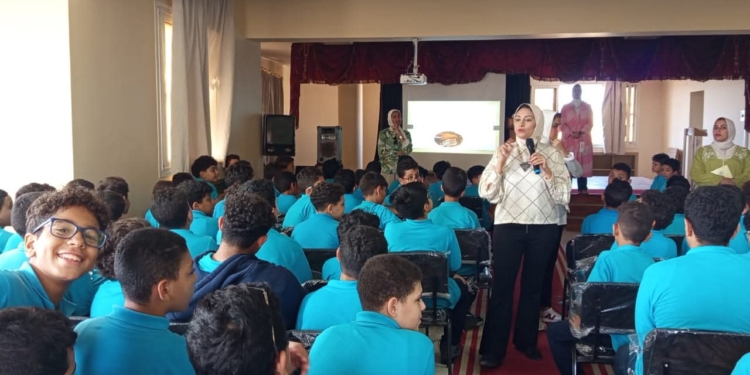 “انتصارات أكتوبر المجيدة: تاريخ يصنع المستقبل” ندوة بمجمع سيدي جابر للغات – الدائري بنين