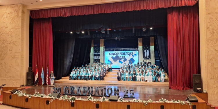 مجمع الفنون والثقافة بجامعة حلوان يستضيف حفل تخرج مدارس القمم الأمريكية والبريطانية
