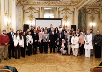 وزير التعليم العالي يجتمع مع الطلاب المصريين الدارسين بالمملكة المتحدة