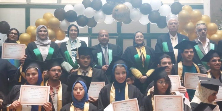 تجارة جامعة القاهرة تنظم أول حفل تخرج من نوعه لخريجي برامج الدمج وذوي الهمم