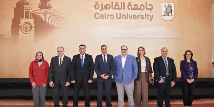 نائب رئيس جامعة القاهرة يلتقي وفدًا من جامعة ولاية بنسلفانيا هاريسبرج الأمريكية