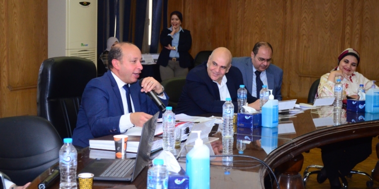 جامعة القاهرة تبحث رفع كفاءة مستشفياتها وزيادة الطاقة الاستيعابية للمرضى