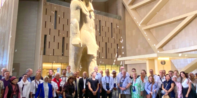 وفد رفيع من التعليم والبحث العلمي والفضاء بألمانيا يزور المتحف المصري الكبير