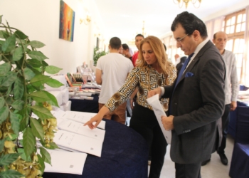 “آداب عين شمس” تفتتح المعرض السنوي للكتاب