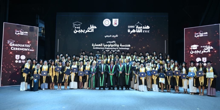 هندسة القاهرة تحتفل بالرواد والخريجين الجدد