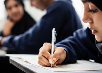 أساتذة روس يدربون طلابا من الإمارات للمشاركة في أولمبياد الفيزياء الدولي