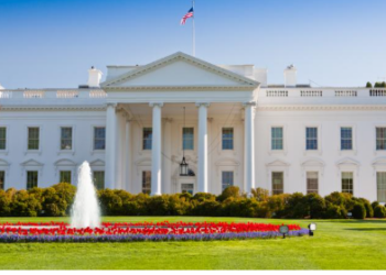 البيت الأبيض يطرح سياسات جديدة تقيد توظيف الطلاب الأجانب والرسوم الجامعية