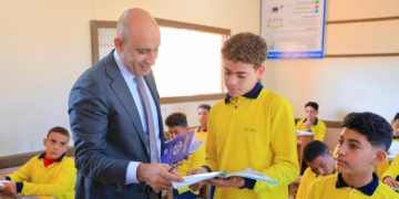 "عبداللطيف" يتابع نسب الحضور ويناقش طلاب مدارس كفرالشيخ حول المناهج الدراسية المطورة