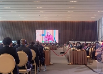 أماني عصفور تلقي البيان المشترك للقطاع الخاص الإفريقي أمام قمة الاتحاد الأفريقي الأوروبي