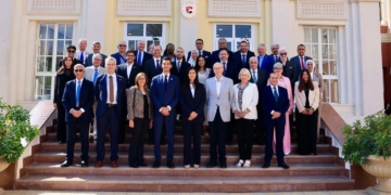 الجامعة البريطانية في مصر تفتتح مركز ملتقي الخريجين لتعزيز التواصل مع أبنائها