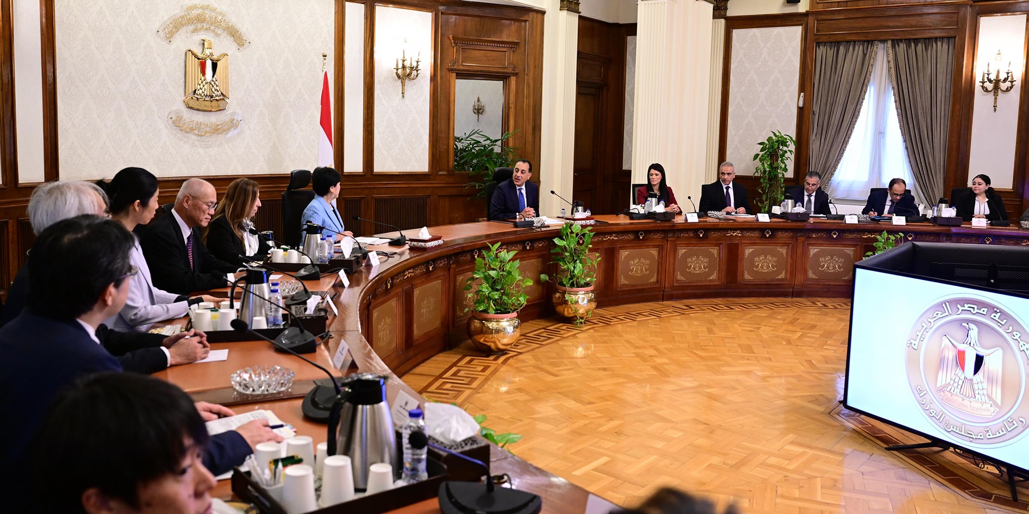 "مدبولي" لمحافظ طوكيو: نسعى لزيادة أعداد المدارس المصرية اليابانية لـ500