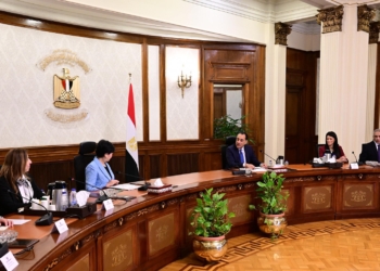 "مدبولي" لمحافظ طوكيو: نسعى لزيادة أعداد المدارس المصرية اليابانية لـ500