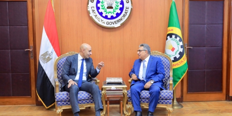 محافظ الدقهلية يستقبل "عبداللطيف" عقب جولته بالمدارس لمتابعة سير الدراسة