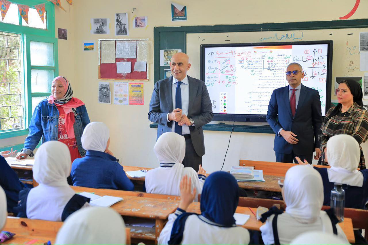 "عبداللطيف" يفاجيء مدارس الدقهلية بزيارته ويؤكد: البرمجة أساس مهن المستقبل