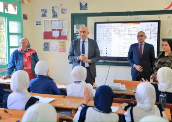 "عبداللطيف" يفاجيء مدارس الدقهلية بزيارته ويؤكد: البرمجة أساس مهن المستقبل