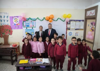 مبادرة إنسانية.. أعضاء من النيابة العامة يصطحبون الطفلة «حور» بعد أزمة التنمر في زيارة لمدرستها