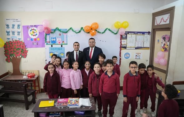 مبادرة إنسانية.. أعضاء من النيابة العامة يصطحبون الطفلة «حور» بعد أزمة التنمر في زيارة لمدرستها