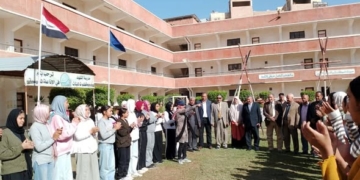 تعدي طلاب على محال تجارية أمام مدرسة يثير الرعب.. وبيان عاجل من الداخلية