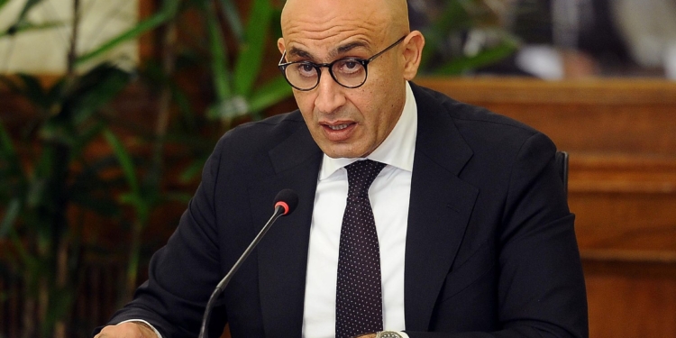 التعليم:  إعادة تنظيم العمل ونظام الدراسة والامتحانات بمدارس المتفوقين والموهوبين بكافة أنواعها