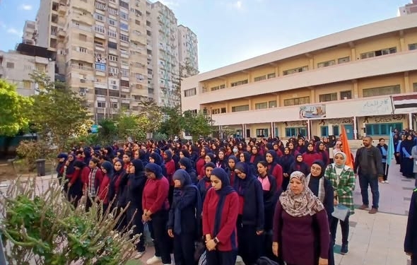 بعد واقعة الأسكندرية.. طالبة تعتدي على مُعلمة بالبحيرة والتعليم تتدخل