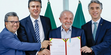 الرئيس البرازيلي يوقع قانون إنشاء النظام الوطني للتعليم