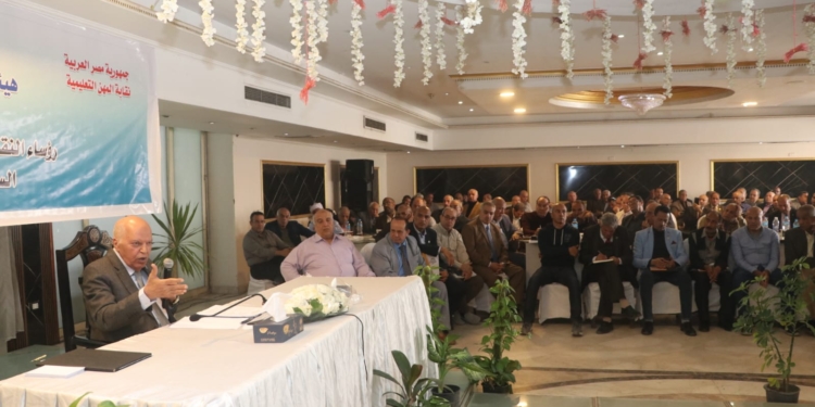 نقيب المعلمين يوافق على تعديل شروط القرض التعليمى بدون فوائد