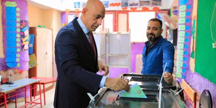 وزير التعليم يدلي بصوته بانتخابات مجلس النواب.. ويؤكد: المشاركة تعكس وعي الشعب