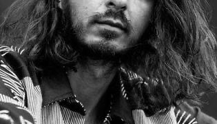 الفنان شريف الهواري يطرح أولي ألبوماته الغنائية اليوم بعنوان «حكايات نص الليل»