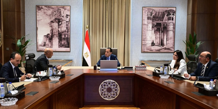 «مدبولي» يلتقي وزير التعليم للإطلاع على الواقع الفعلي للمدارس وتحديد احتياجاتها