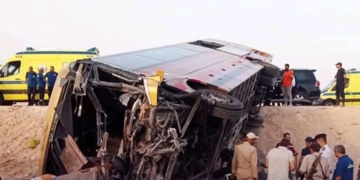 إصابة 24 طالبا ووفاة تلميذة ومشرفة بانقلاب أتوبيس بالأقصر